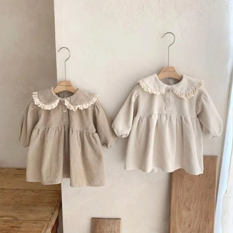 Cordkleid mit Kragen
