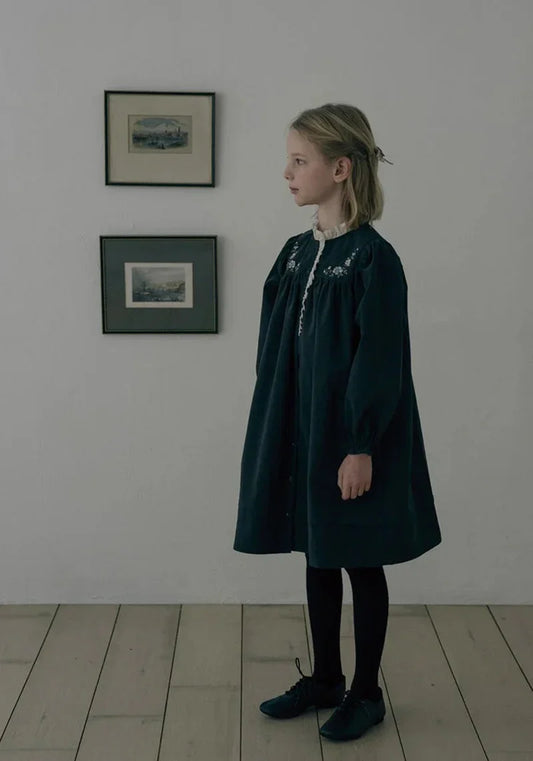 Mädchen-Cordkleid mit Blumenstickerei | Premium Soft-Cord | Rüschen-Design | Herbst & Winter